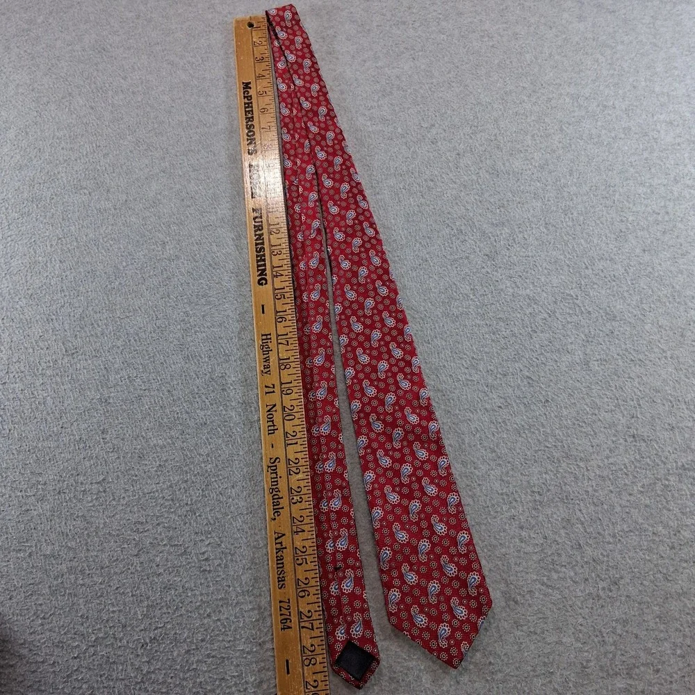 Brooks Brothers Makers and Merchants Tie Necktie Red Paisley Silk Classic Preppy